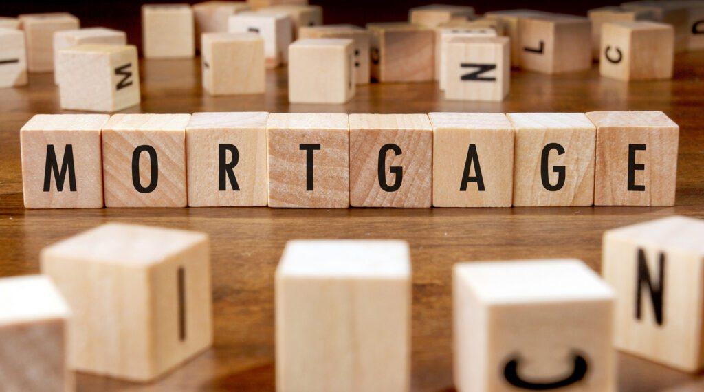 Mortgage calculator displaying input fields and results.