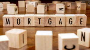 Mortgage calculator displaying input fields and results.