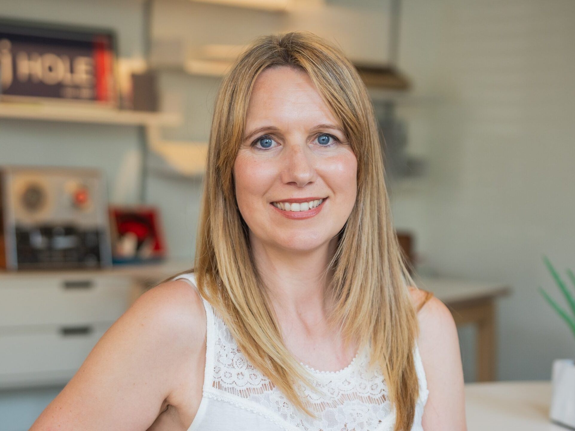 Lindsay Harris, Sales Negotiator, CJ Hole Estate Agents in Kingswood