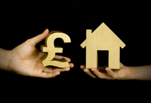 Guide on purchasing a house in the UK, featuring key steps.